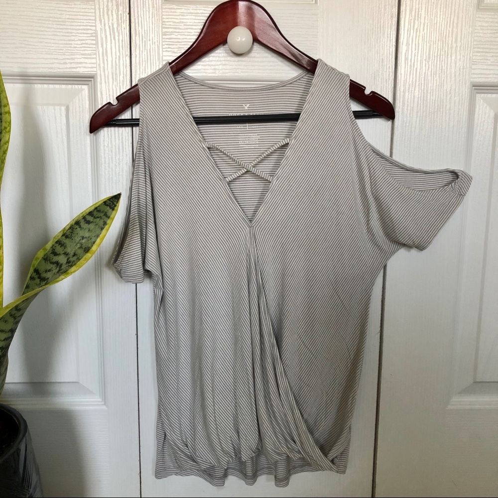 ANERICAN EAGLE Soft & Sexy Cold Shoulder Top